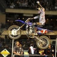 Anaheim 1 : James Stewart s'impose non sans mal