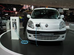 Mondial de Paris 2010 : Avis va louer 500 véhicules électriques Renault dès fin 2011 en Europe