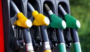 Les prix des carburants s'effondrent, la consommation dégringole