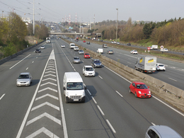 Bientôt une voie réservée sur l’A1 pour les bus et taxis