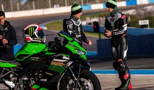 Vidéo : la Kawasaki ZX-25R testée à Jerez par Rea et Lowes
