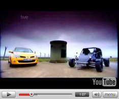Vidéo Fifth Gear : Renault Clio RS R27 vs R180 RT Rage Buggy et Vicky !