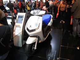 En direct du Mondial de Paris / scooter électrique : d'autres détails sur le Peugeot e-Vivacity
