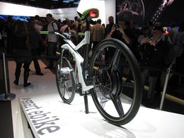 En direct du Mondial de Paris : le nouveau smart ebike, Concept de vélo électrique futuriste