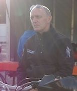 Supermotard : Gilles Salvador vous donne une leçon de pilotage... la terre en détail (partie 2).