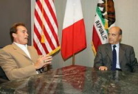 Etats-Unis : Juppé discute d'écologie avec Schwarzenegger
