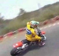 Vidéo moto : Biaggi en entraînement de glisse