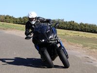 Essai vidéo - Yamaha Niken - Yamaha réinvente la roue !