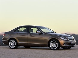 Mercedes rappelle 85 000 Classe C et E aux US, 9 000 en France : la direction se durcit !