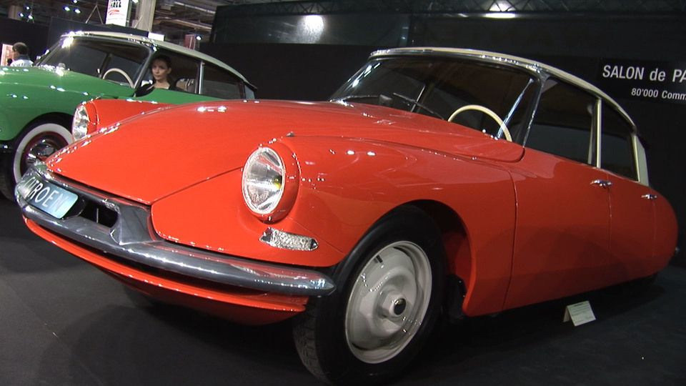 Vidéo Rétromobile 2013 - La Citroën DS, un mythe en multicolor...