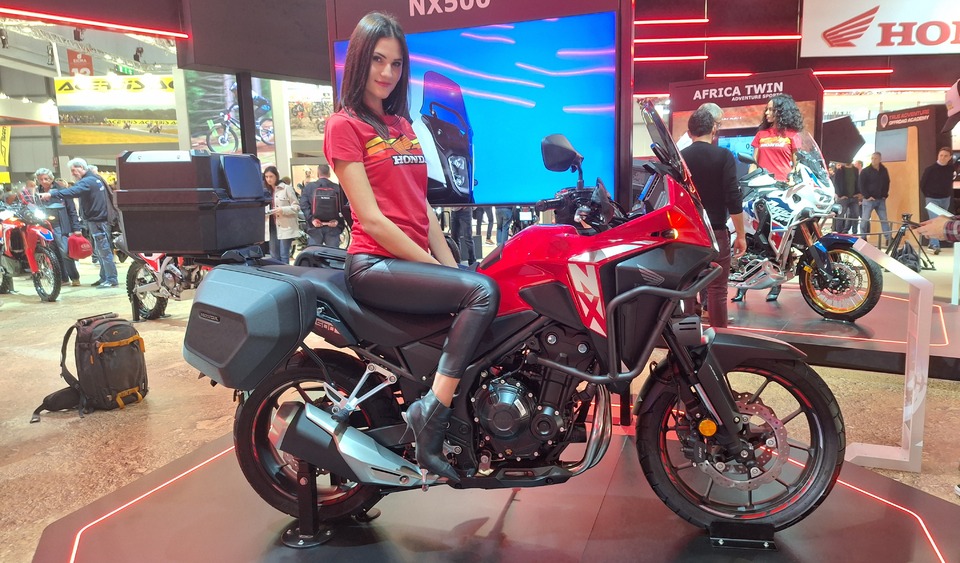 En direct de Milan Honda NX500 2024 un trail A2 qui se modernise
