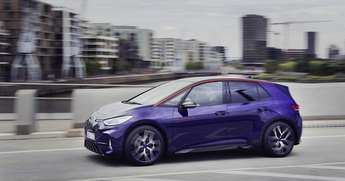 La Volkswagen ID.3 GTX Fire+Ice rend hommage à une vieille Golf violette