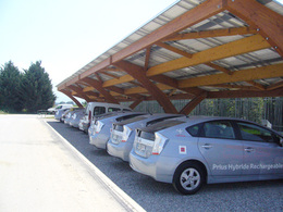 Véhicules hybrides rechargeables en France : une station solaire lancée