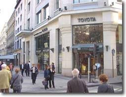 Le Rendez-Vous Toyota Le premier constructeur japonais sur la plus belle avenue du monde