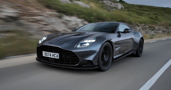 N'ayez pas peur de l'Aston Martin Vanquish et de son terrifiant V12