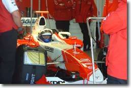 Olivier Panis : "Avec le team Toyota F1, je vise des podiums pour 2004"