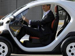 Le Prince Felipe d'Espagne a testé la petite Renault Twizy