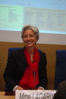 UFC-Que Choisir : à vélo ou à moto, Christine Lagarde doit demander une contribution citoyenne aux groupes pétroliers !