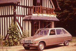 1965 : Renault dévoile la R16