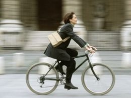 Vélo: bientôt le casque pour tous ?