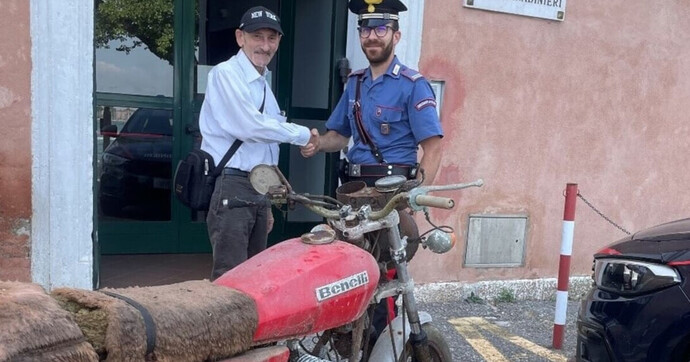 40 ans plus tard, il récupère sa moto volée !