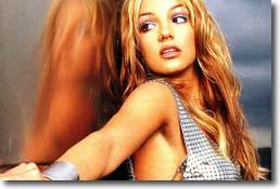 Britney Spears renverse un photographe