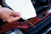 CAA-Québec : l'huile à moteur usagée doit être récupérée par des garages