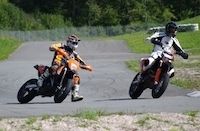 Stage supermotard made in KTM: le one to one.