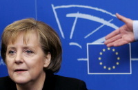 Débat/associations écolos : Angela Merkel est contre la pollution et pour l'industrie automobile...