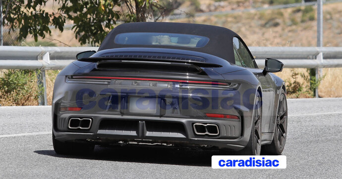 Après le coupé, la version restylée de la Porsche 911 Turbo cabriolet se découvre.