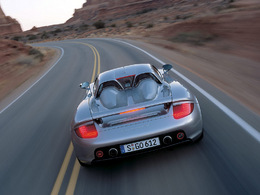 Une Porsche Carrera GT emboutie par un policier, une lourde facture pour la ville