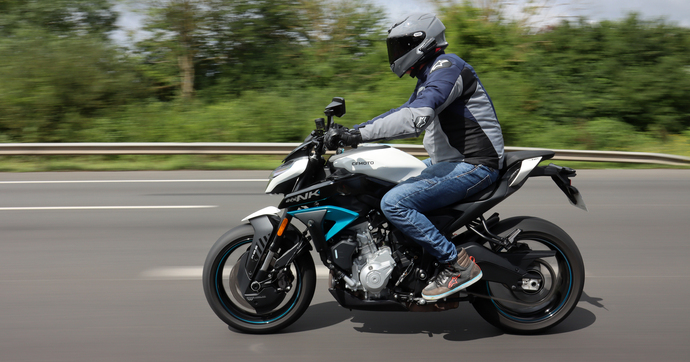 Existe-t-il meilleur rapport prix / plaisir en neuf que la CF Moto 675 NK ?
