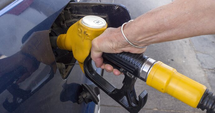 Pourquoi le diesel sera bientôt aussi cher que l'essence à la pompe ?
