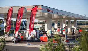 Carburants : les prix baissent encore, le pétrole américain à 0 $