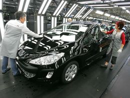 Plan d'économies de PSA : les emplois de la production seront aussi touchés