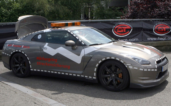 Nürburgring Rapid Response Nissan GT-R : Secours (très) rapides