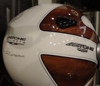 JPMS 2010 en différé : les casques Astone Helmets arrivent avec style.