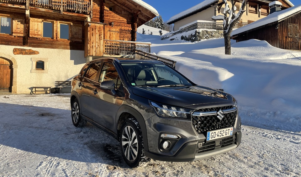 Essai vidéo - Suzuki S-Cross (2022) : le SUV qui aime crapahuter