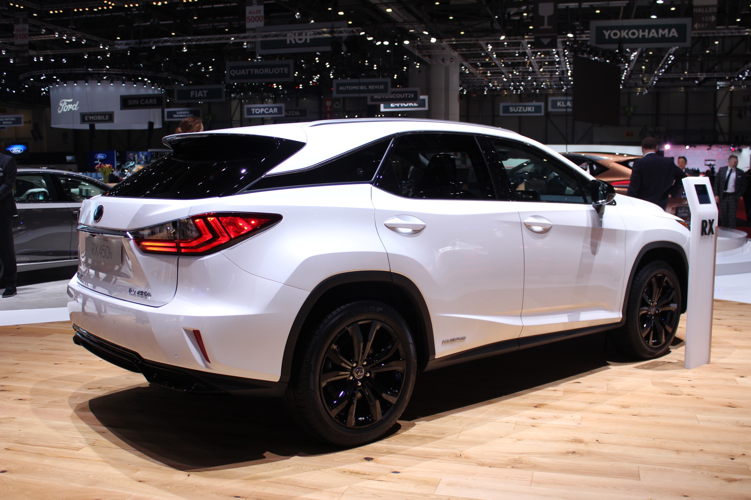 Какой rx лучше взять. Лексус рх 300 2018. Lexus rx 4g. Lexus rx300l. Лексус rx200 красный.